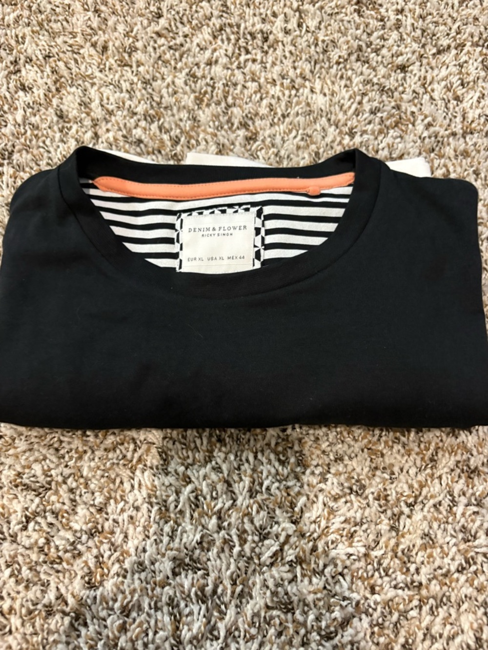 Denim & Flower Short Sleeve Colorblock Tee in Black, Peach & White Xl - Picture 6 of 6